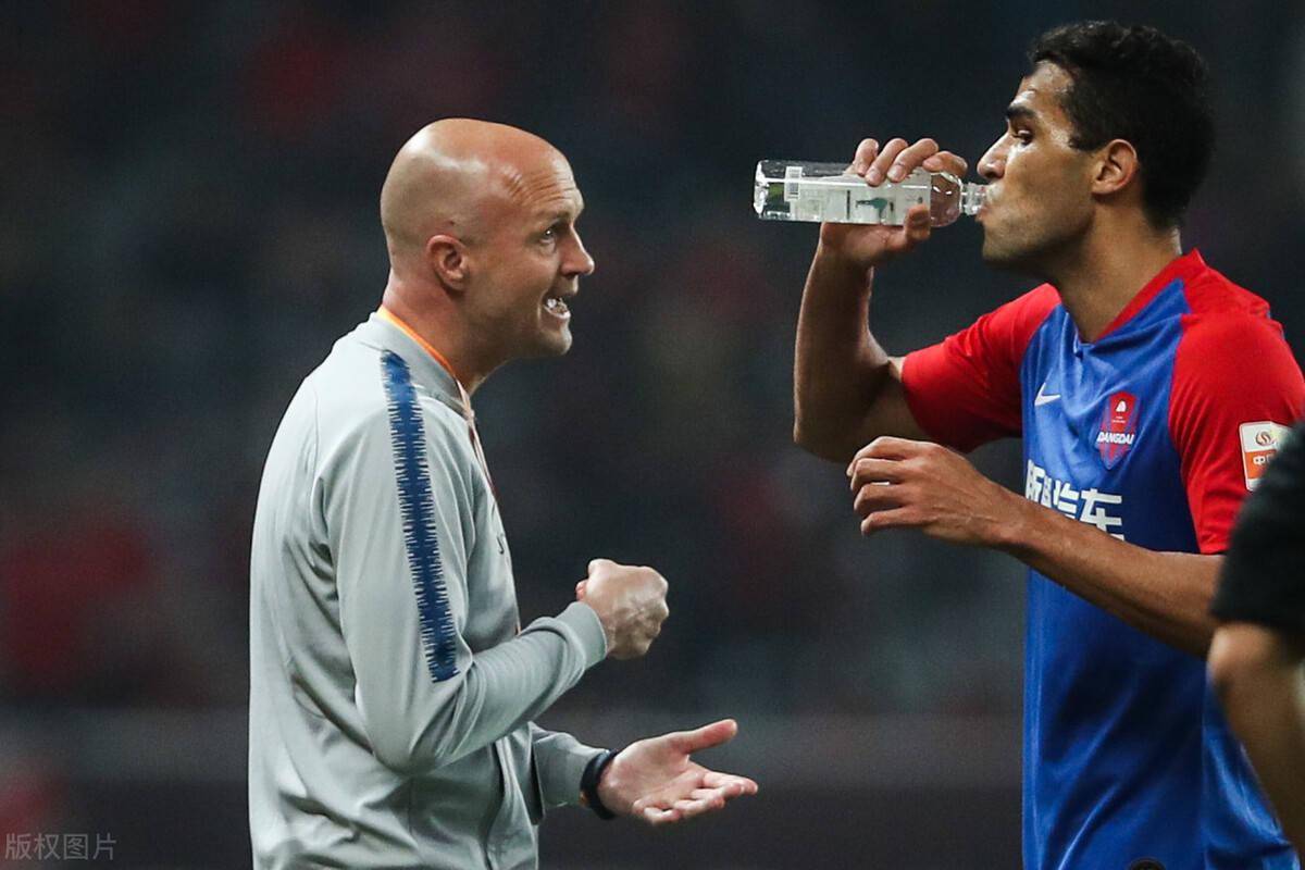 包含克里夫兰骑士内部会议纪要流出：今夜防线松动；中超使命明确；心理建设被强调的词条