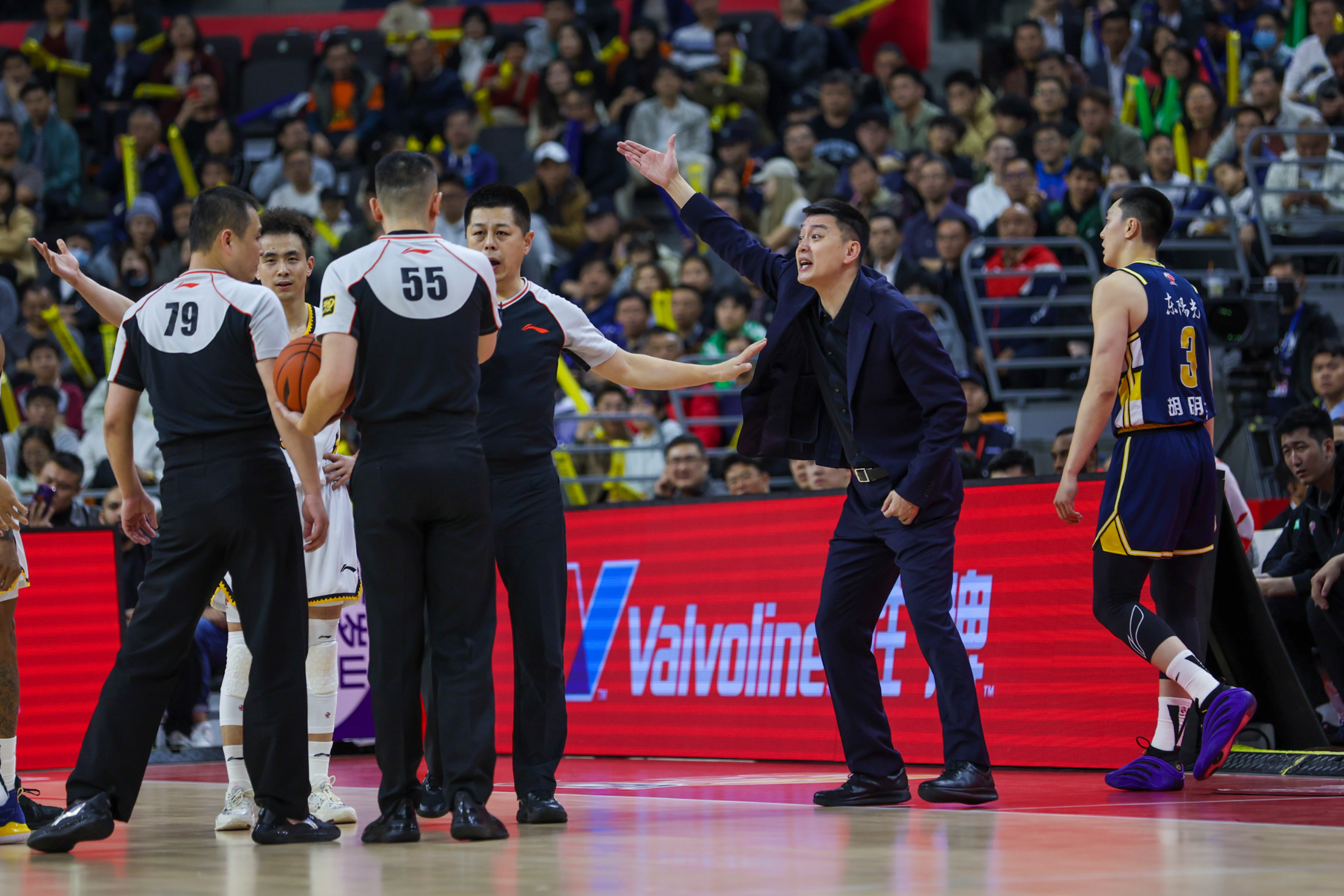 英雄联盟S15赛竞猜-包含国际比赛日体能课后，广厦男篮刷新队史纪录备战欧篮联，态度坚定，医务组通报恢复的词条